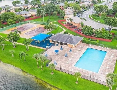 205 106th Ave, Hollywood FL  33026-5938 exterior