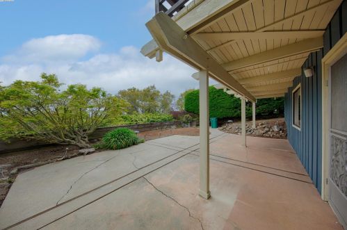 1933 Asilomar Dr, Oakland CA  94611-2309 exterior