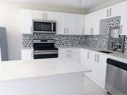 75 Norland Ave, Bridgeport CT  06606-2852 exterior
