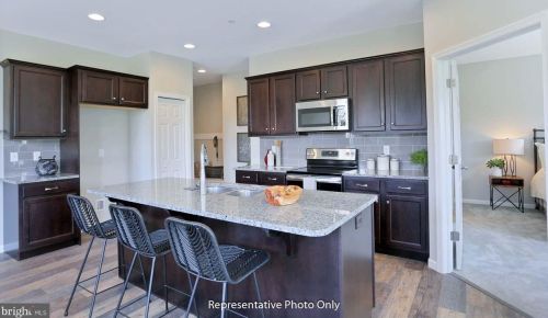 1822 Shady Lane Dr, Navy Sup Dpt, PA 17055