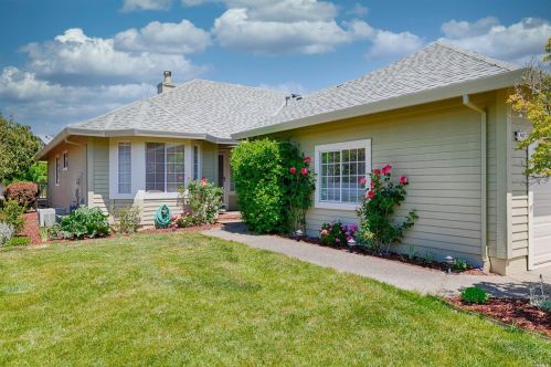 8021 Oakmont Dr, Santa Rosa, CA 95409-6469