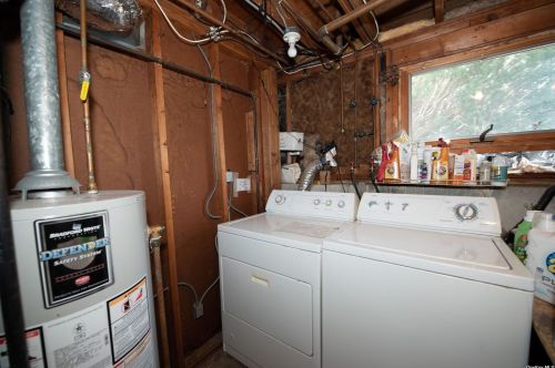 6 Celia Ln, Northport NY  11768-3049 exterior