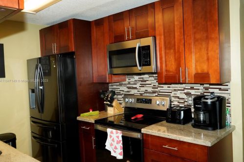 3911 52nd Ave, Hollywood, FL 33023-6947