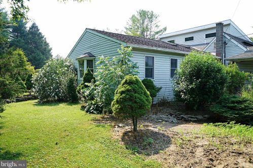 2182 Millersville Rd, Lancaster, PA 17603-9555