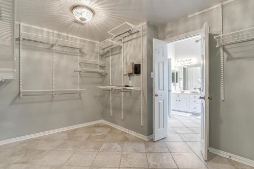 1005 Tanglewood Ln, Lewisville TX  75028-8234 exterior