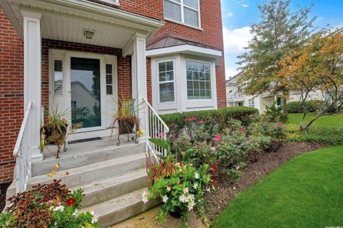 1 Lorien Pl, Huntington Station, NY 11747-5369