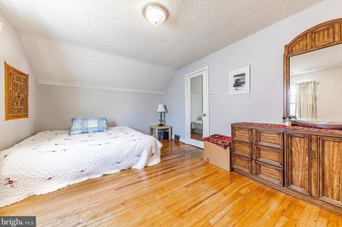 408 Hobart Dr, Tavistock NJ  08033-3623 exterior