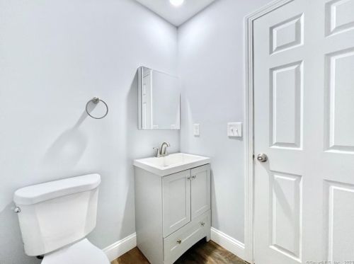271 Charles St, Bridgeport CT  06606-5624 exterior