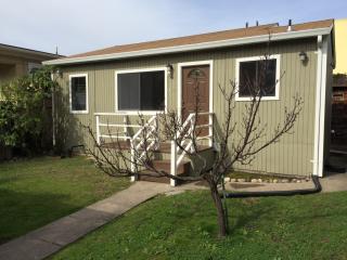1833 63rd St, Berkeley CA  94703-2706 exterior