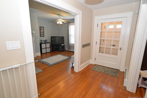 94 Alpine St, Bridgeport, CT 06610-1727