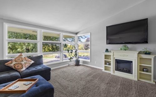 313 Nesheim Trl, Mount Horeb, WI 53572-1924