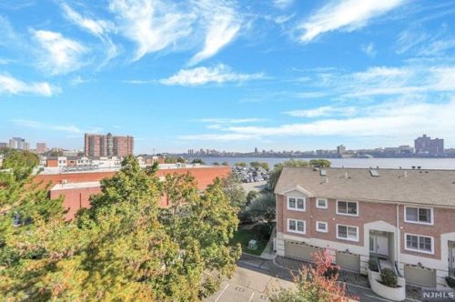 200 Grand Cove Way, Edgewater NJ 07020-7214 exterior