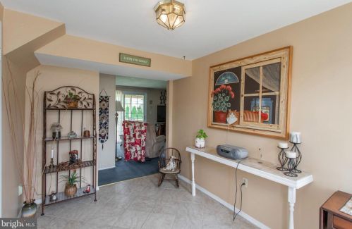 515 Wayne Dr, Southampton, PA 18966-3545