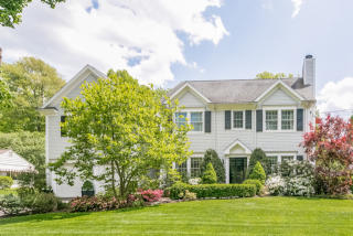 11 Echo Dr, Tokeneke, CT 06820-3104