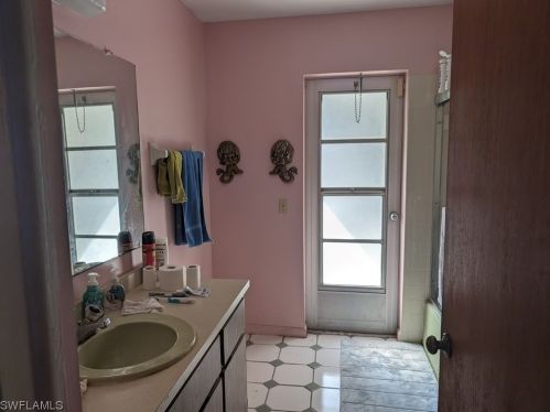 709 10th Pl, Cape Coral, FL 33909-0031