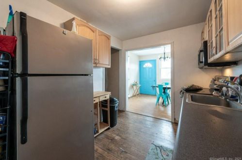 377 Queen St, Bridgeport CT  06606-3432 exterior