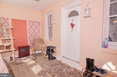 537 Godfrey Ave, Philadelphia, PA 19126-3828