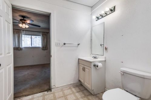 2215 Dennis St, Irving TX 75062-4273 exterior