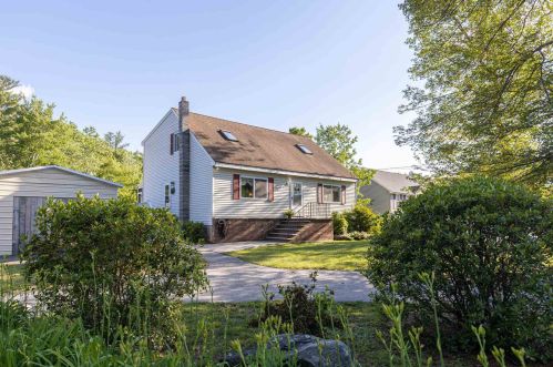 222 Shore Dr, Salem, NH 03079-1642