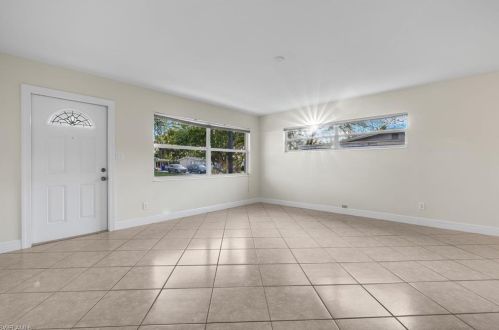 1075 Rordon Ave, Naples FL  34103-4570 exterior