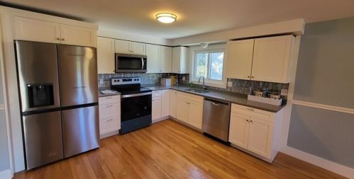 134 Maple Ave, Middletown RI  02842-4836 exterior