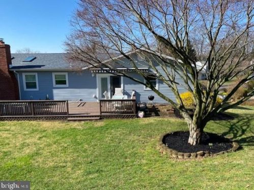 7 Pinyon Pine Cir, Wilmington, DE 19808-1008