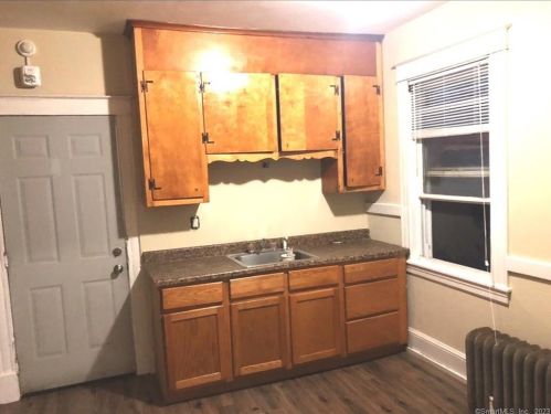 60 Lyons St, New Britain, CT 06052-1727