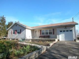 850 Breakwater Rd, Mattituck, NY 11952-3401
