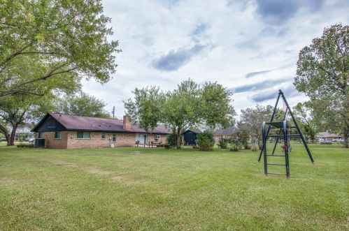 2106 Lee Rd, Pearland, TX 77581-8984