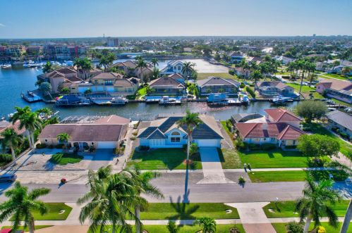 625 Dorando Ct, Marco Island FL  34145-1911 exterior