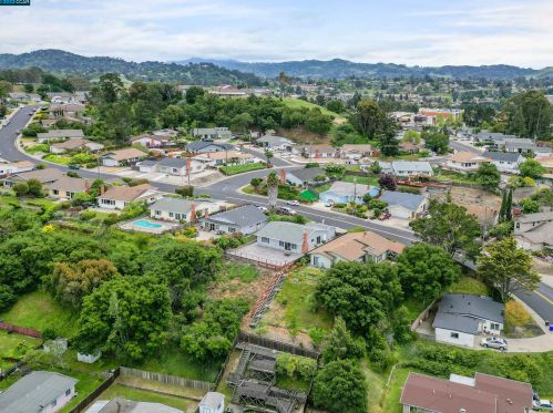 1175 Mcdonald Dr, Pinole CA  94564-2501 exterior