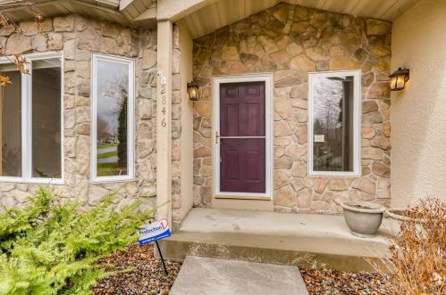 2846 Eagle Valley Dr, Saint Paul, MN 55129-4263