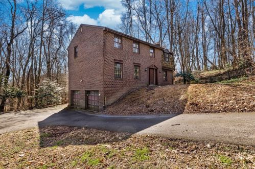2272 Wood Acres Ct, Pittsburgh, PA 15237-1524