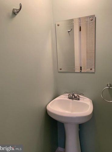 1019 Harbour Dr, Palmyra NJ  08065-1219 exterior