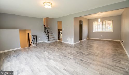 18 Manorhouse Dr, Trenton NJ  08638-1728 exterior