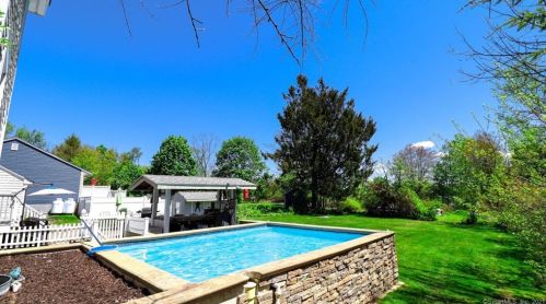 16 Hebron Rd, Manchester, CT 06043-7606