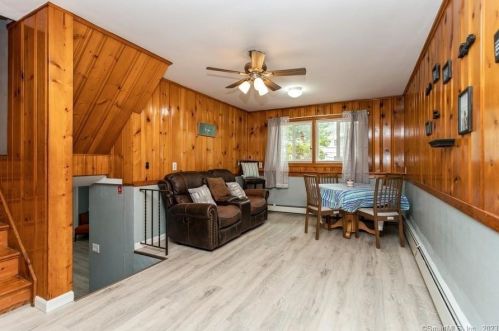 5 Pamela Dr, Wallingford CT  exterior