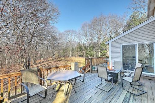 130 Pound Rd, Cumberland RI  02864-2704 exterior