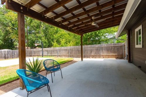 8016 Briarwood Ln, Austin TX 78757-6929 exterior