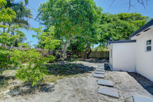 2180 Seacrest Blvd, Boynton Beach FL  33435-6785 exterior