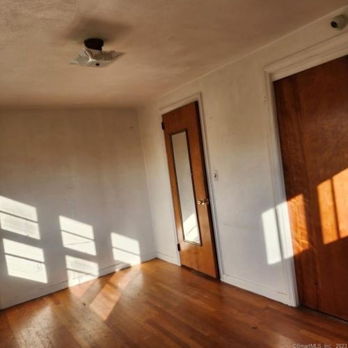 16 Eastwood Rd, Groton CT  06340-6011 exterior