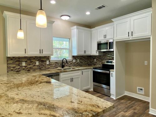 17 Hickory Bnd, Huntsville, TX 77320-0309