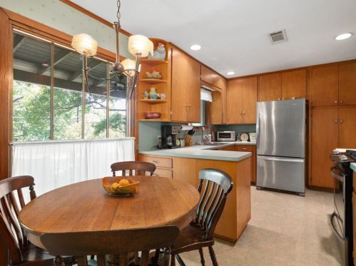 5807 Bullard Dr, Austin TX 78757-4400 exterior