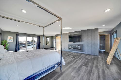 110 Schooner Ln, Copiague NY  11726-5311 exterior