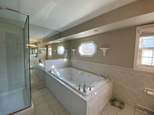 1947 Glen Oaks Ln, Thiensville WI  53092-2903 exterior