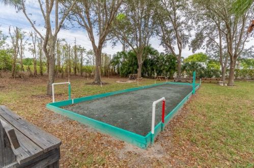 800 Diamond Cir, Naples FL  34110-1386 exterior