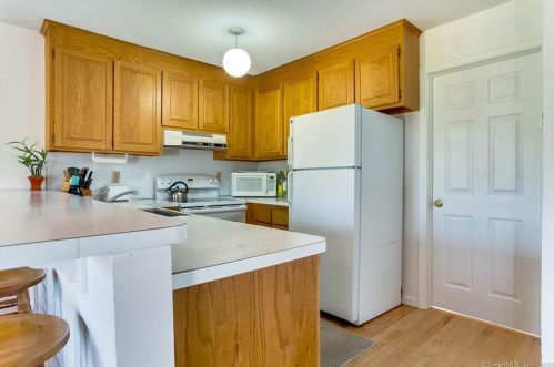 18 Atlantic Ave, Groton CT  06340-8801 exterior