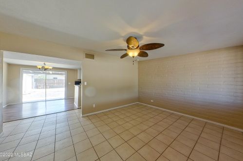 5114 Ferry Dr, Tucson, AZ 85711-6528