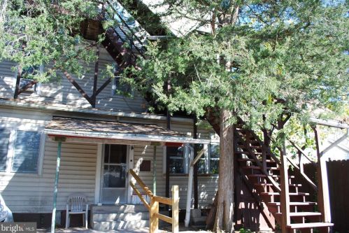 60 High St, North Newton, PA 17241-1123
