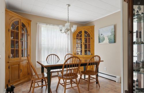 33 Springy Banks Rd, East Hampton NY  11937-3712 exterior